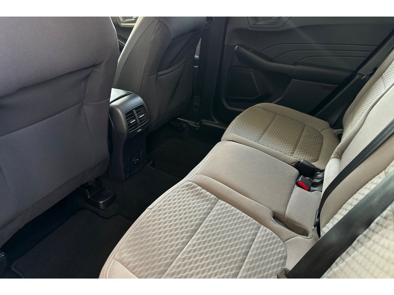 Ford Escape Vehicle Full-screen Gallery Image 13