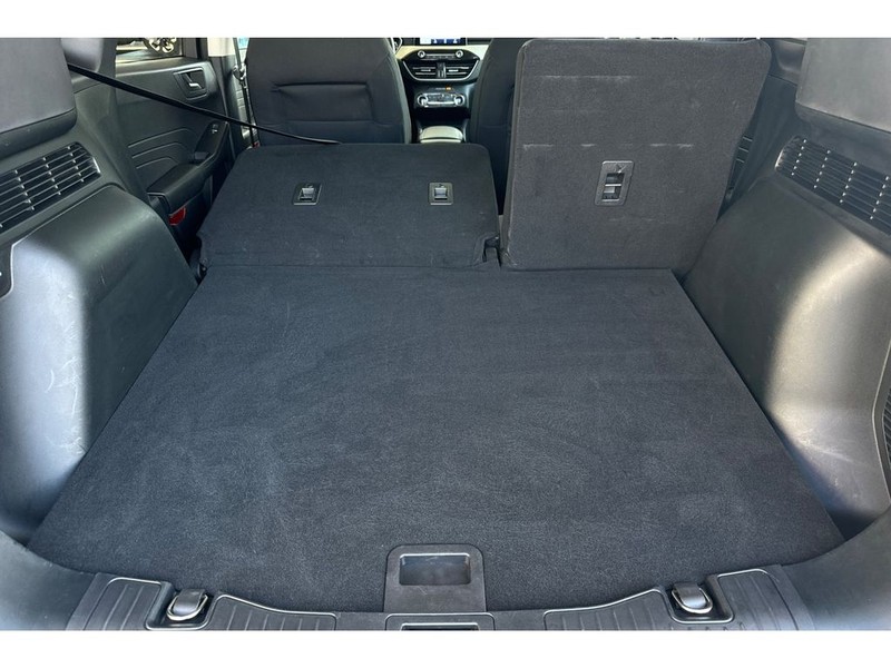 Ford Escape Vehicle Full-screen Gallery Image 16