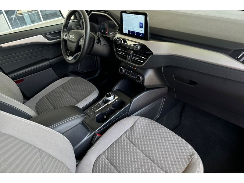 Ford Escape Vehicle Full-screen Gallery Image 17