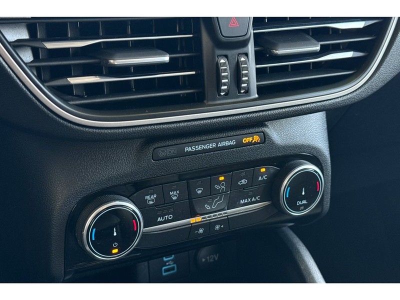 Ford Escape Vehicle Full-screen Gallery Image 20