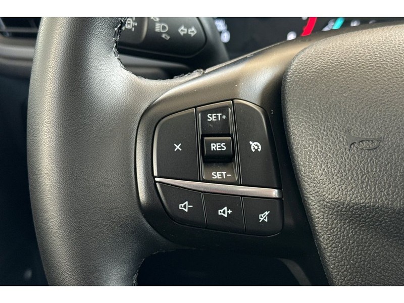 Ford Escape Vehicle Full-screen Gallery Image 24