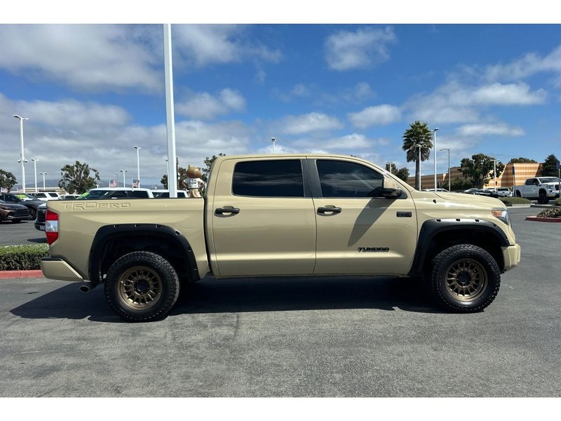 Toyota Tundra Vehicle Full-screen Gallery Image 03