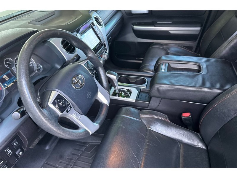 Toyota Tundra Vehicle Full-screen Gallery Image 10