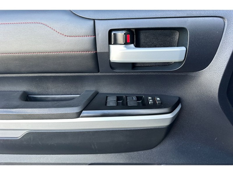 Toyota Tundra Vehicle Full-screen Gallery Image 11