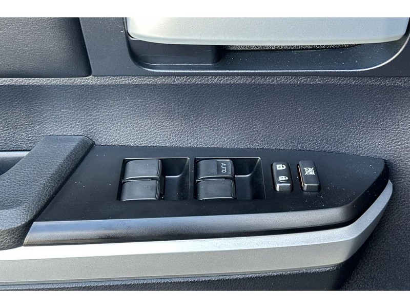 Toyota Tundra Vehicle Full-screen Gallery Image 12