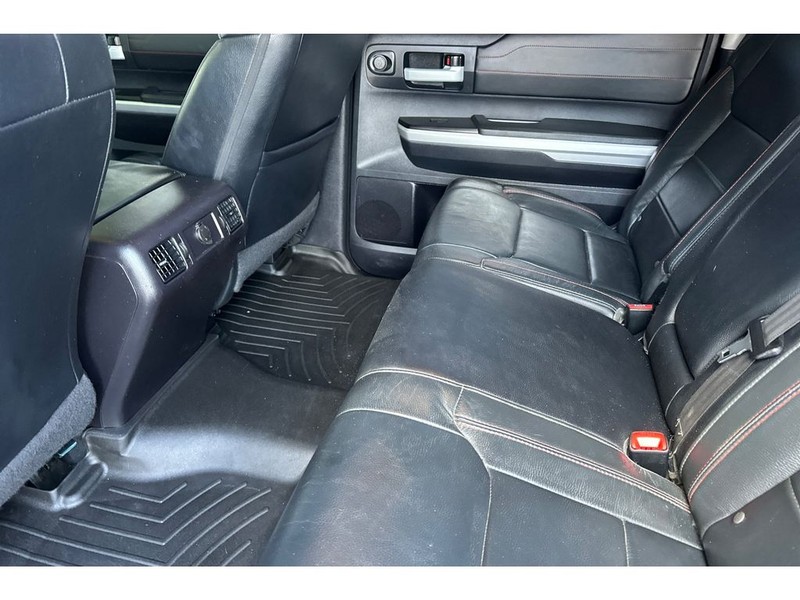 Toyota Tundra Vehicle Full-screen Gallery Image 13