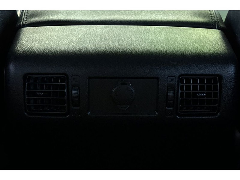 Toyota Tundra Vehicle Full-screen Gallery Image 14