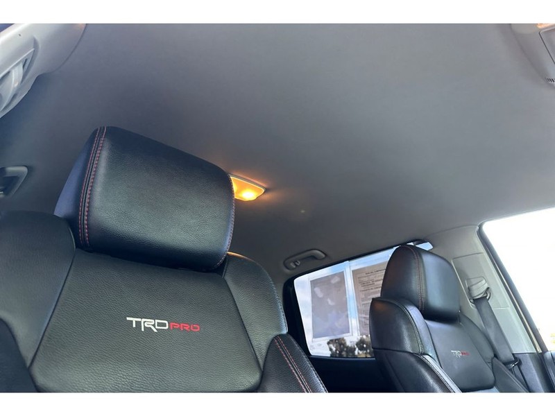 Toyota Tundra Vehicle Full-screen Gallery Image 18