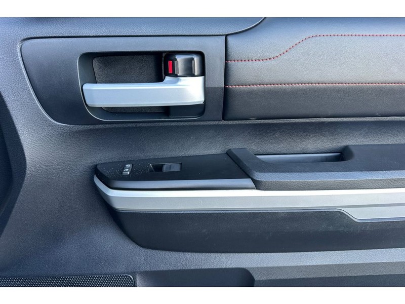 Toyota Tundra Vehicle Full-screen Gallery Image 19