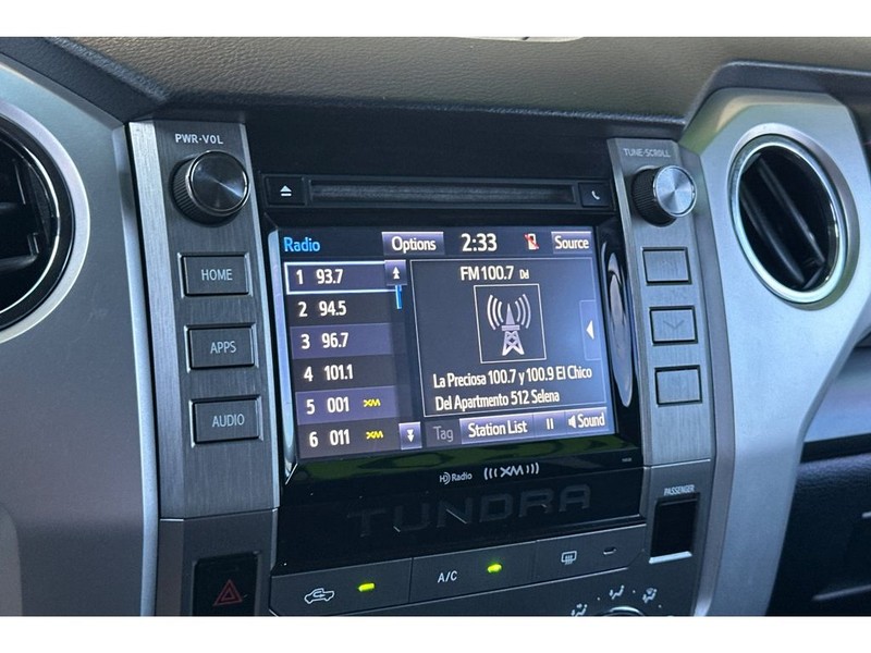 Toyota Tundra Vehicle Full-screen Gallery Image 20