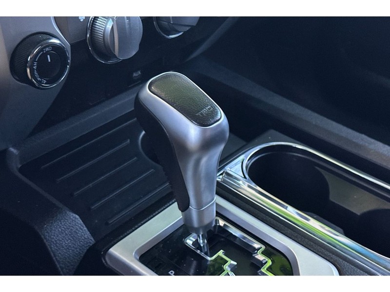 Toyota Tundra Vehicle Full-screen Gallery Image 23