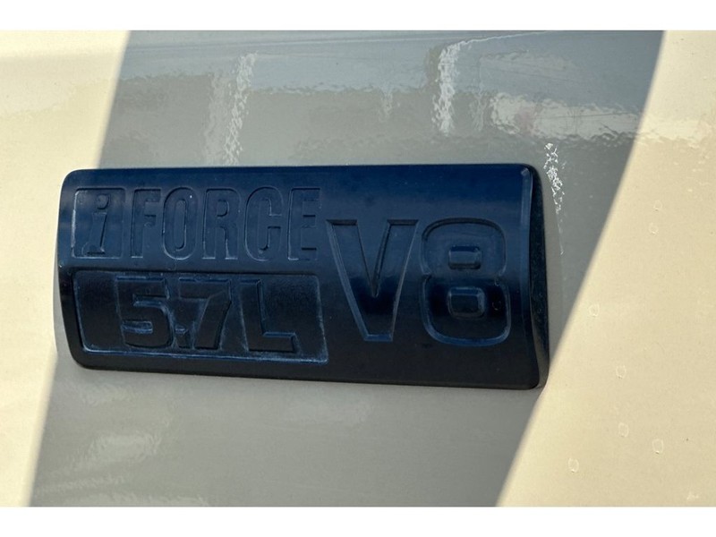 Toyota Tundra Vehicle Full-screen Gallery Image 31