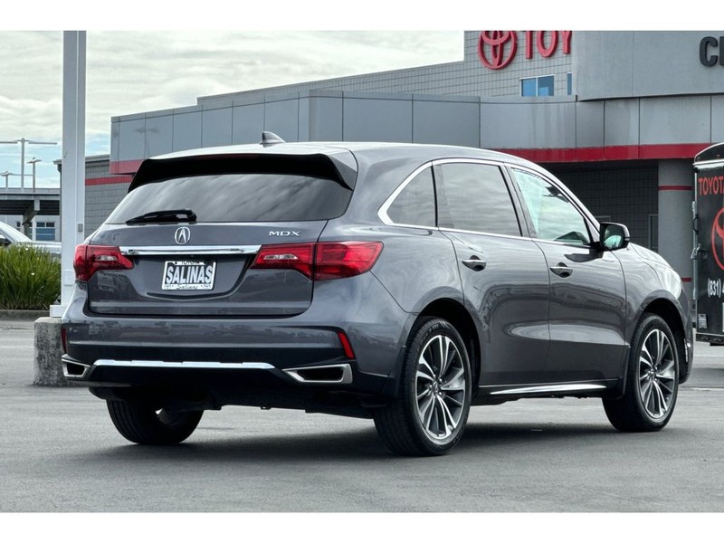 Acura MDX Vehicle Full-screen Gallery Image 04