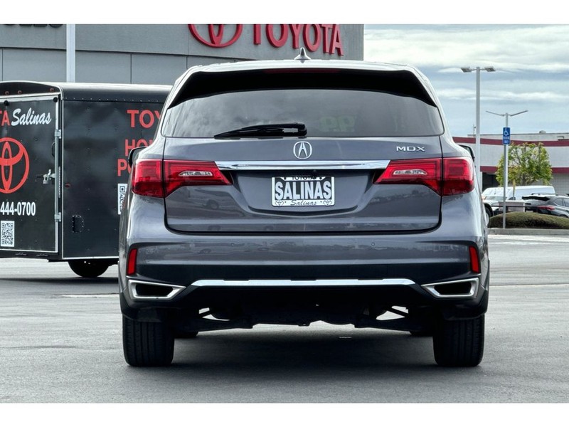 Acura MDX Vehicle Full-screen Gallery Image 05