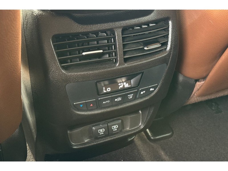 Acura MDX Vehicle Full-screen Gallery Image 14