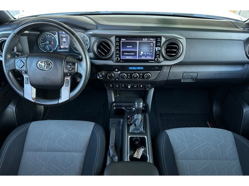 Toyota Tacoma Vehicle Full-screen Gallery Image 14