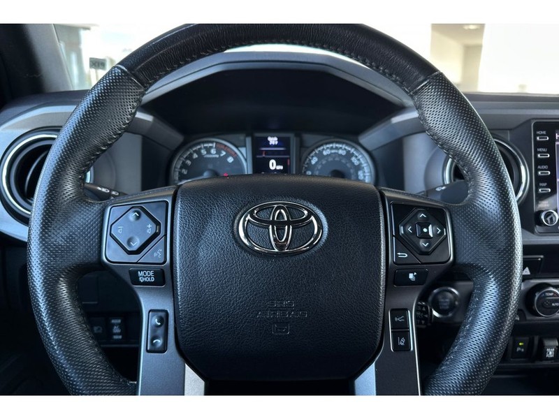 Toyota Tacoma Vehicle Full-screen Gallery Image 25