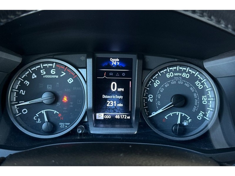 Toyota Tacoma Vehicle Full-screen Gallery Image 28