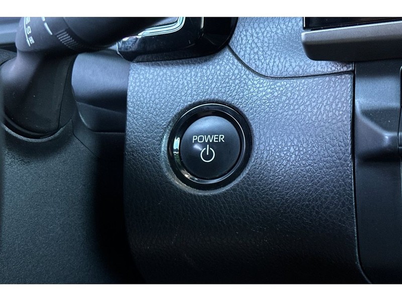 Toyota Camry Hybrid Vehicle Full-screen Gallery Image 24