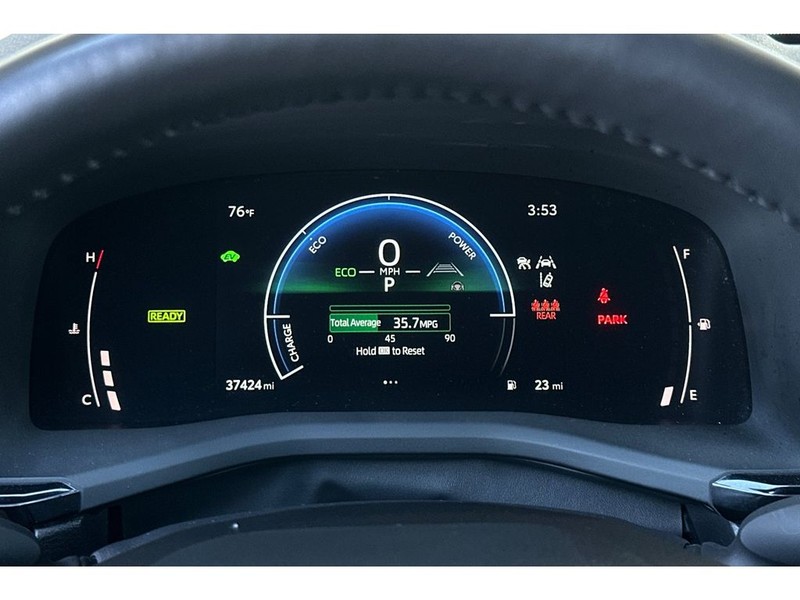 Toyota Camry Hybrid Vehicle Full-screen Gallery Image 28