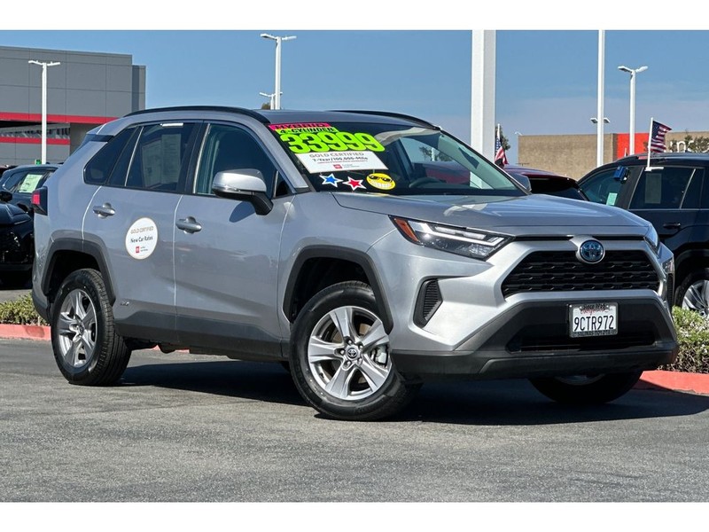 Toyota RAV4 Vehicle Full-screen Gallery Image 02
