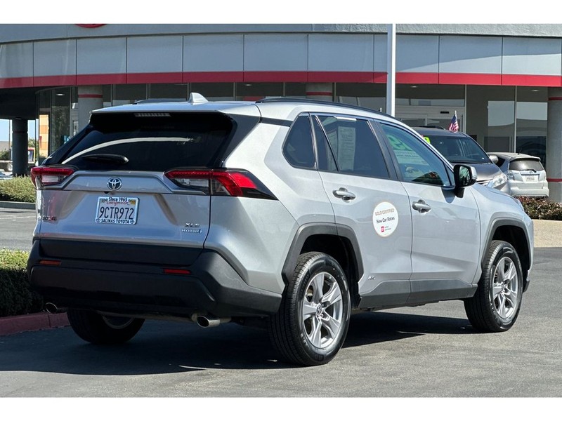 Toyota RAV4 Vehicle Full-screen Gallery Image 04