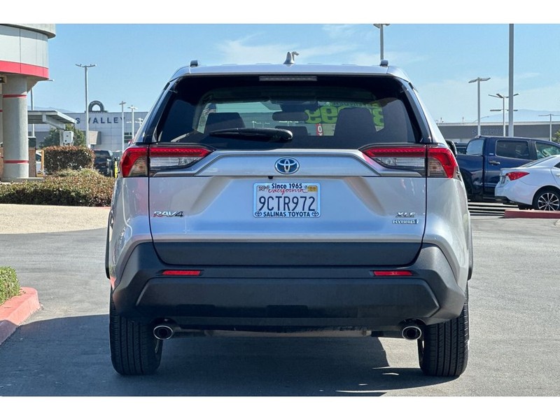 Toyota RAV4 Vehicle Full-screen Gallery Image 05