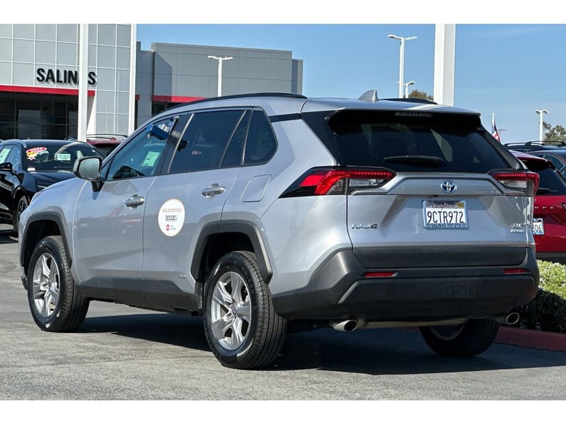 Toyota RAV4 Vehicle Full-screen Gallery Image 06