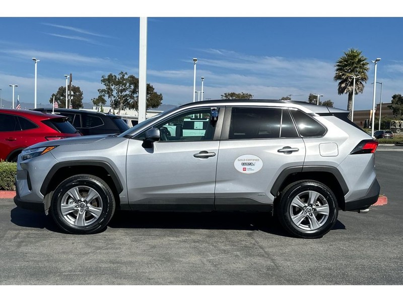 Toyota RAV4 Vehicle Full-screen Gallery Image 07
