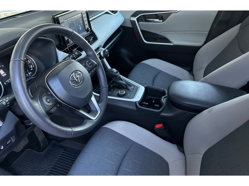 Toyota RAV4 Vehicle Full-screen Gallery Image 10