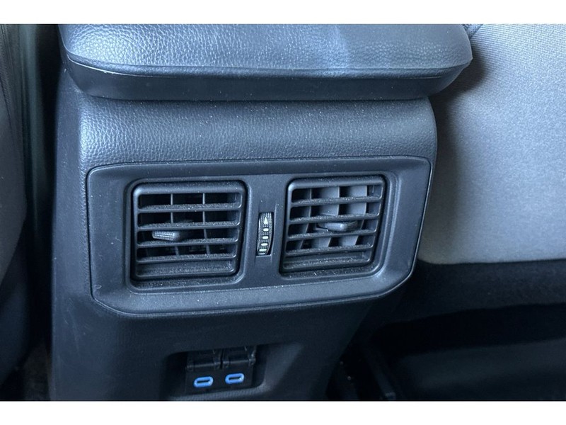 Toyota RAV4 Vehicle Full-screen Gallery Image 14