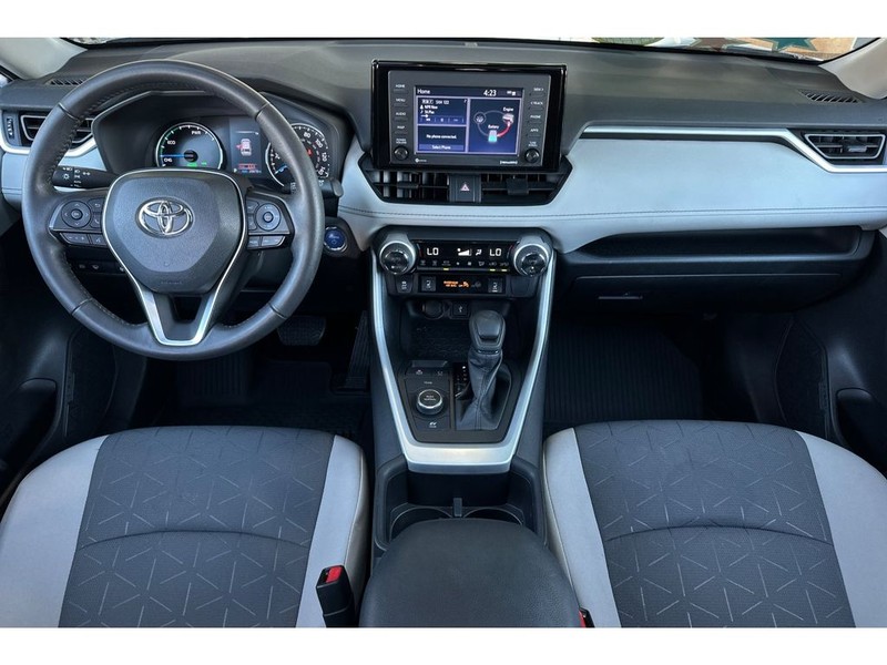 Toyota RAV4 Vehicle Full-screen Gallery Image 15