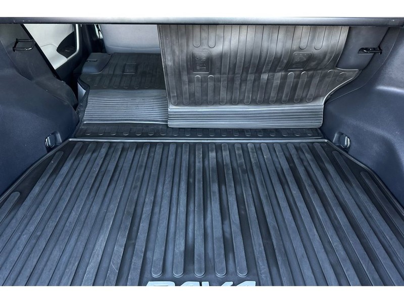 Toyota RAV4 Vehicle Full-screen Gallery Image 17