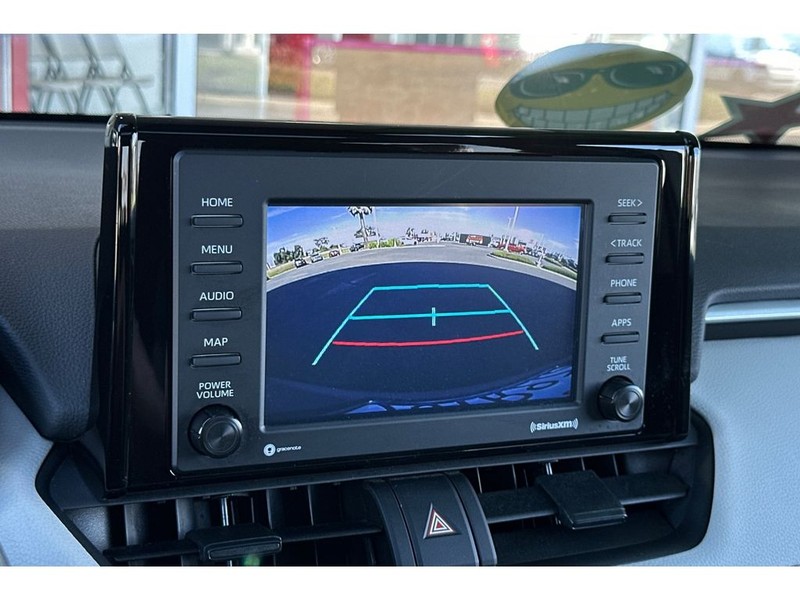 Toyota RAV4 Vehicle Full-screen Gallery Image 22
