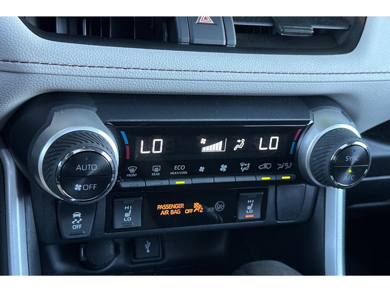 Toyota RAV4 Vehicle Full-screen Gallery Image 23