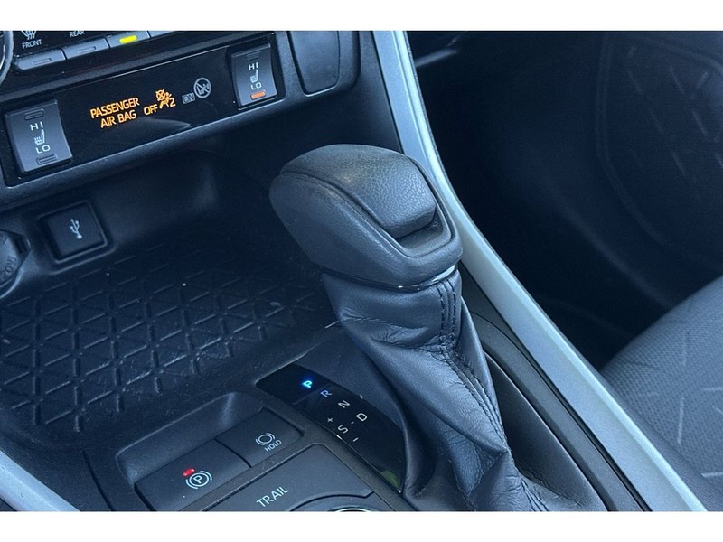 Toyota RAV4 Vehicle Full-screen Gallery Image 24