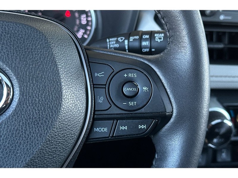 Toyota RAV4 Vehicle Full-screen Gallery Image 28