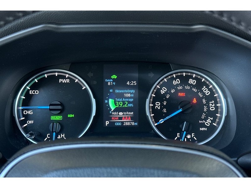 Toyota RAV4 Vehicle Full-screen Gallery Image 29