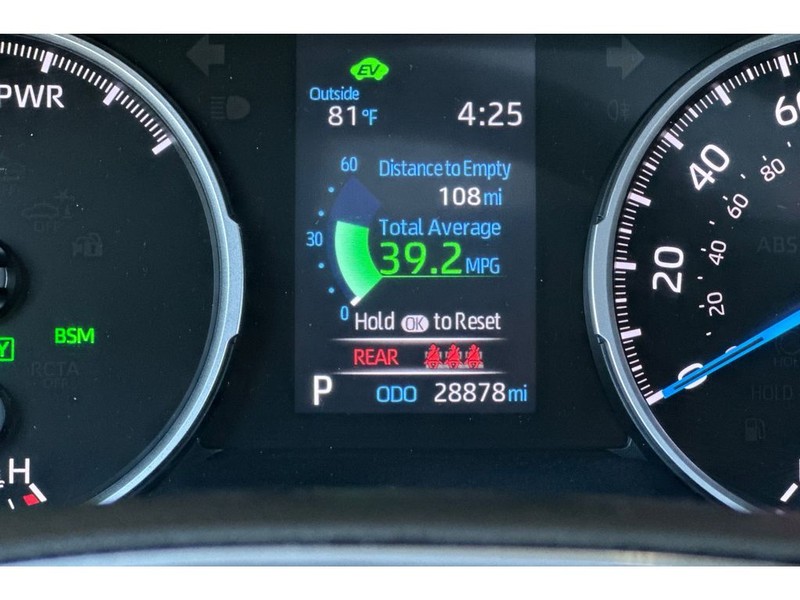 Toyota RAV4 Vehicle Full-screen Gallery Image 30