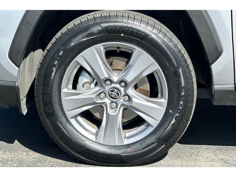 Toyota RAV4 Vehicle Full-screen Gallery Image 32