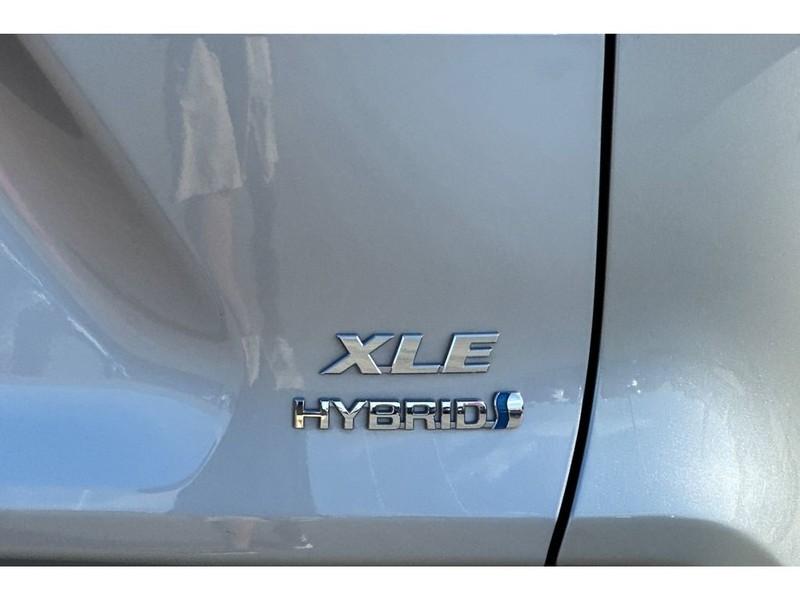 Toyota RAV4 Vehicle Full-screen Gallery Image 33