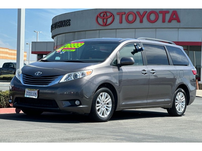 Toyota Sienna Vehicle Full-screen Gallery Image 08