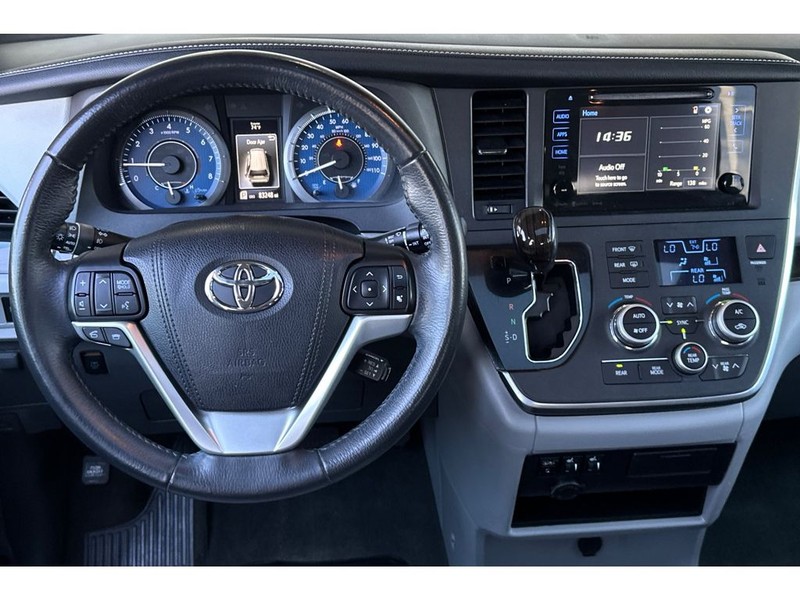 Toyota Sienna Vehicle Full-screen Gallery Image 16
