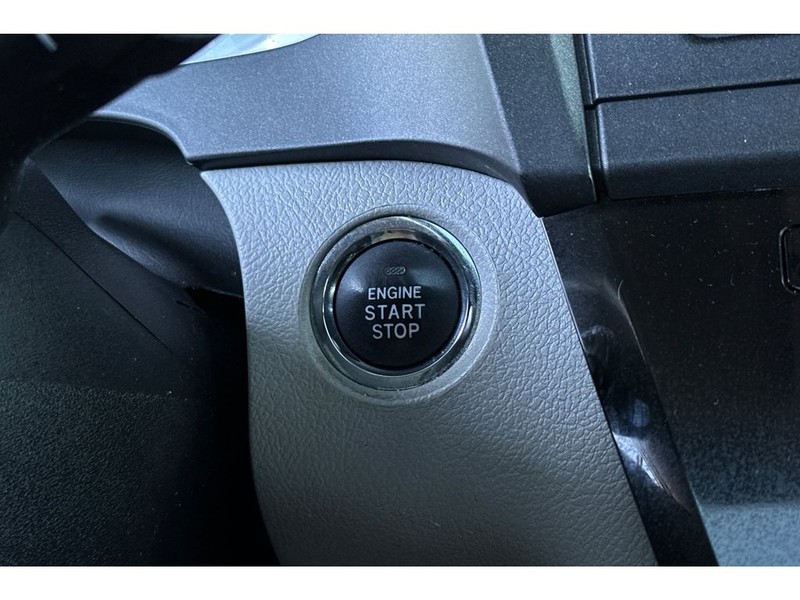 Toyota Sienna Vehicle Full-screen Gallery Image 26
