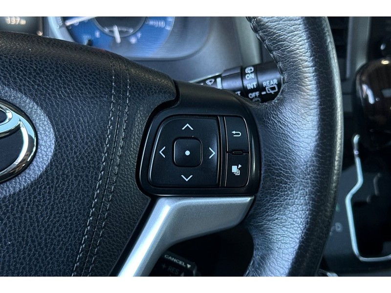 Toyota Sienna Vehicle Full-screen Gallery Image 29