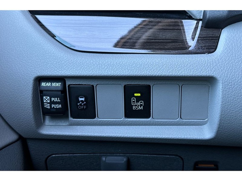 Toyota Sienna Vehicle Full-screen Gallery Image 32