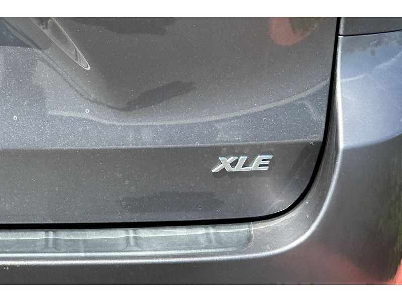 Toyota Sienna Vehicle Full-screen Gallery Image 34