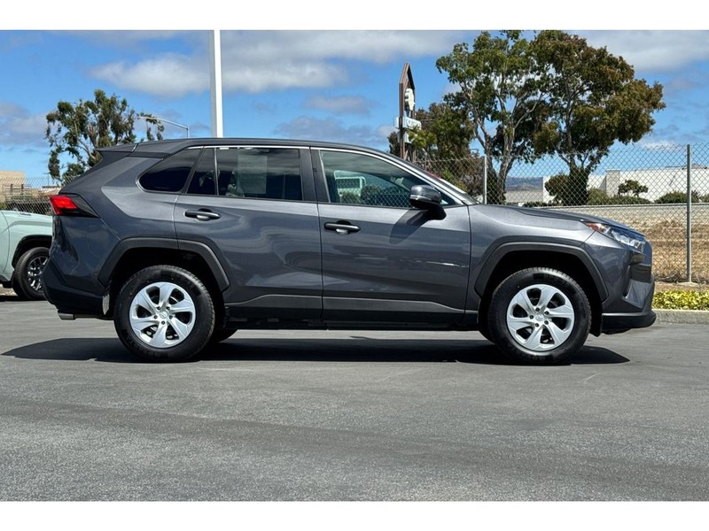 Toyota RAV4 Vehicle Full-screen Gallery Image 03