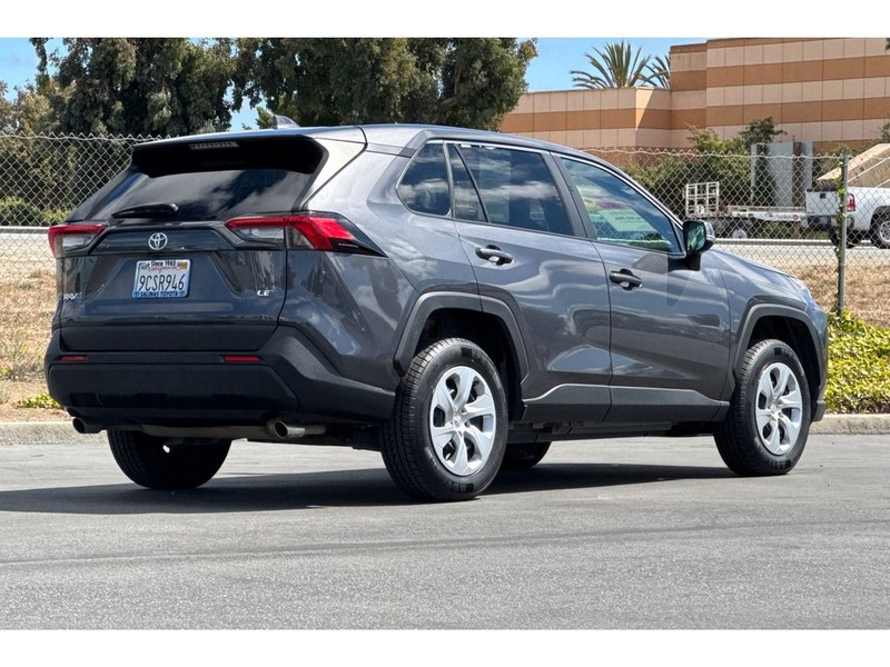 Toyota RAV4 Vehicle Full-screen Gallery Image 04