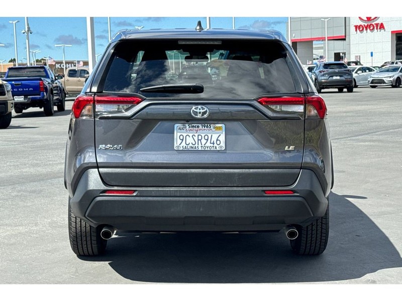 Toyota RAV4 Vehicle Full-screen Gallery Image 05